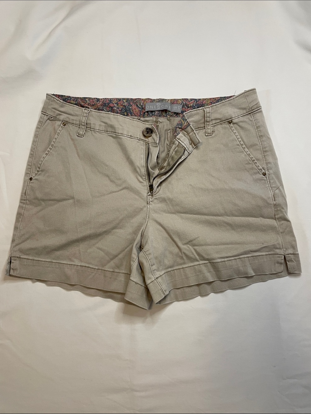 one 5 one Women's Neutral Khaki Roll-Cuff Shorts